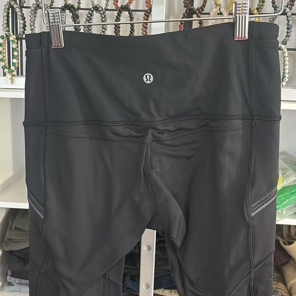 Lululemon Toasty Tech Tight II Black size 6 (small) $138 msrp - Picture 5 of 10